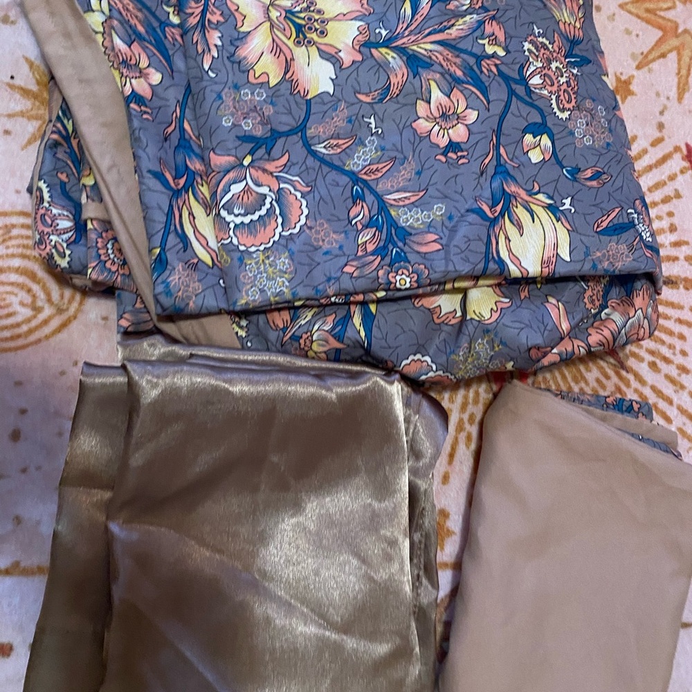 Floral Greyish/Blue , Soft Tan, Reversible Duvet Cover Twin/Twin XL,